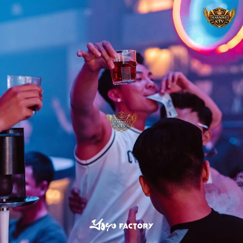 Thưởng thức tinh hoa ẩm thực Á - Âu chuẩn vị, kết hợp cùng bia lạnh sảng khoái.