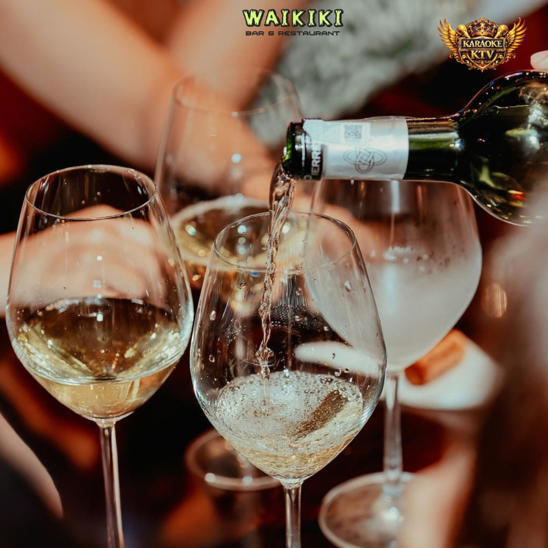 Menu & Đồ uống/Ăn nhẹ – Thức uống pha chế Tiki là ngôi sao