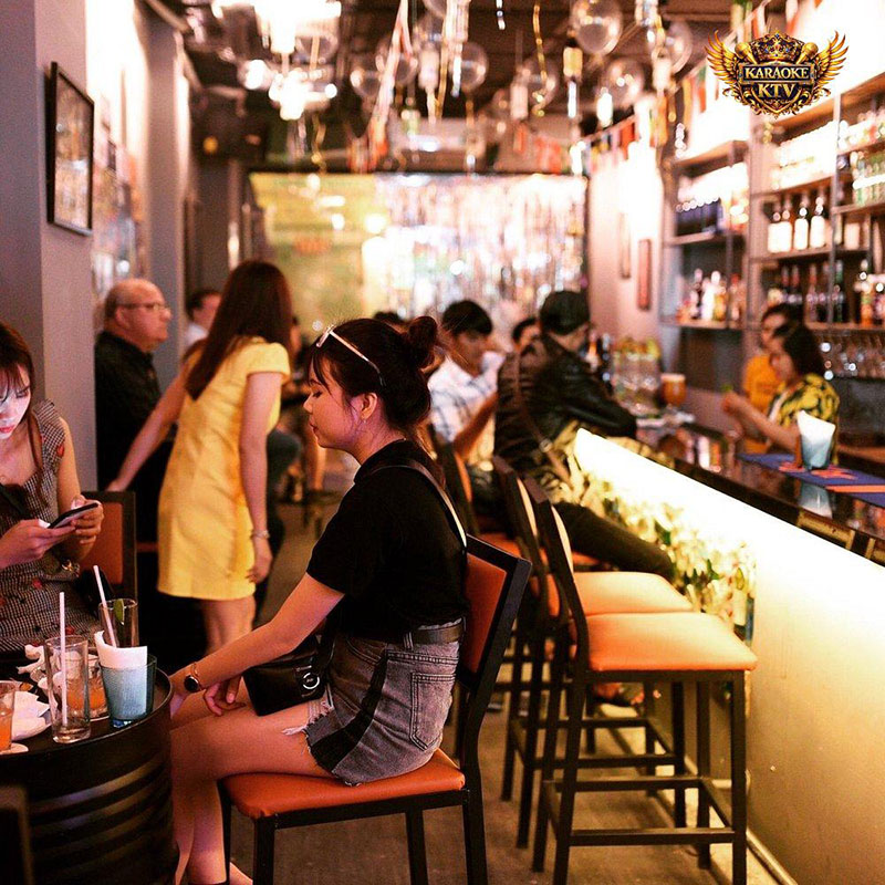 Menu & Đồ uống – Signature Gin Tonic và Happy Hour siêu hời