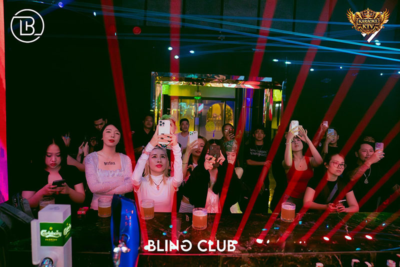 Menu tại Bling Club tập trung vào đồ uống cao cấp