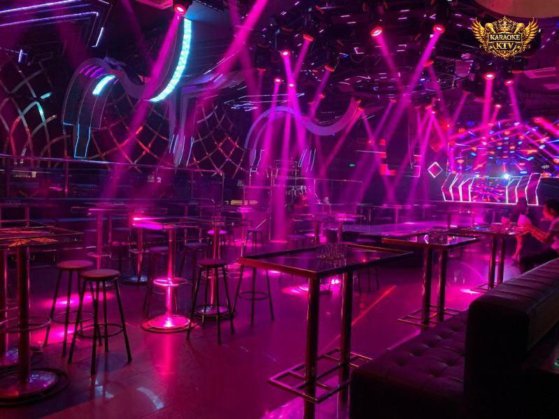 Thực đơn tại The Recording Bar đa dạng, tập trung vào các loại thức uống pha chế classic, beer tươi, tháp beer và đồ uống mạnh