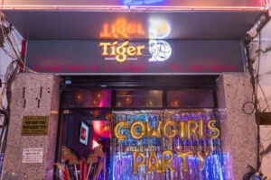 Tipsy Bar - Lầu 1, 94 Hàm Nghi