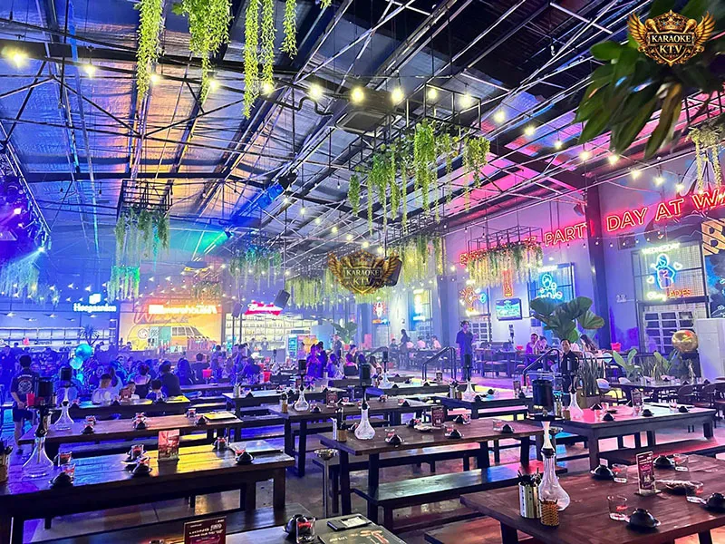 Đặc quyền setup bàn tiệc và tặng quà hấp dẫn cho chủ nhân bữa tiệc.