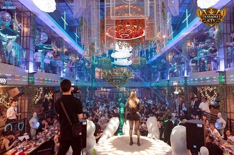 Vị trí đắc địa ngay mặt tiền đường Nguyễn Văn Lượng sầm uất.