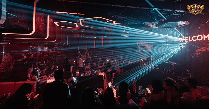 Vertigo Nightclub mang đến trải nghiệm giải trí đỉnh cao với không gian rộng lớn, được thiết kế bởi các chuyên gia hàng đầu