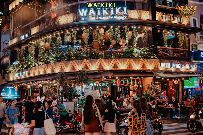 Waikiki Bar & Restaurant - 222 Bùi Viện