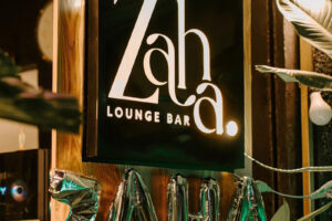 Zaha cBar - 2 Đô Đốc Long