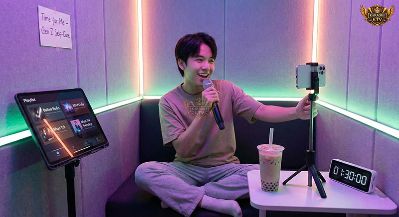 Chuẩn bị playlist "tủ", một ly nước ngon và chân máy quay để lưu lại những khoảnh khắc là chính mình.