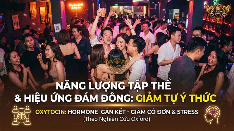 Năng lượng tập thể & hiệu ứng đám đông – Giảm tự ý thức