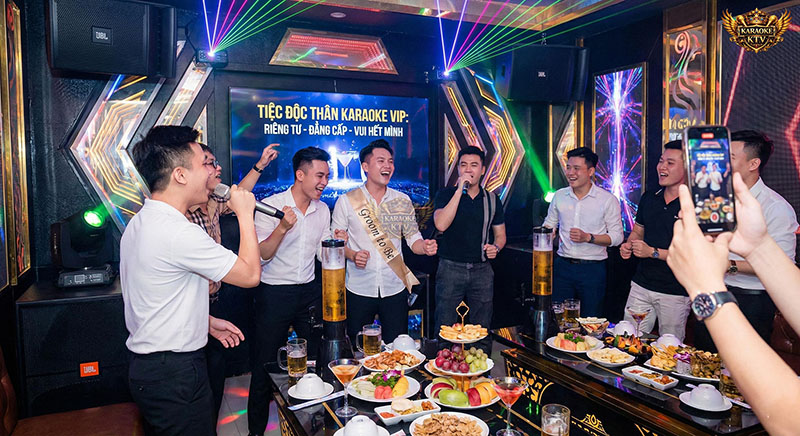 Hệ thống âm thanh ánh sáng laser hiện đại và màn hình lớn tại phòng karaoke VIP cao cấp
