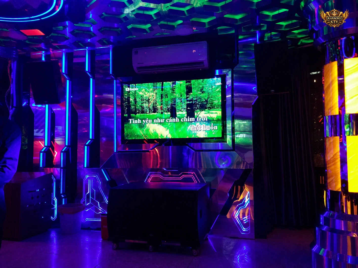 Phòng VIP Royal Style và không gian Sky Lầu 5 Lộc Vàng