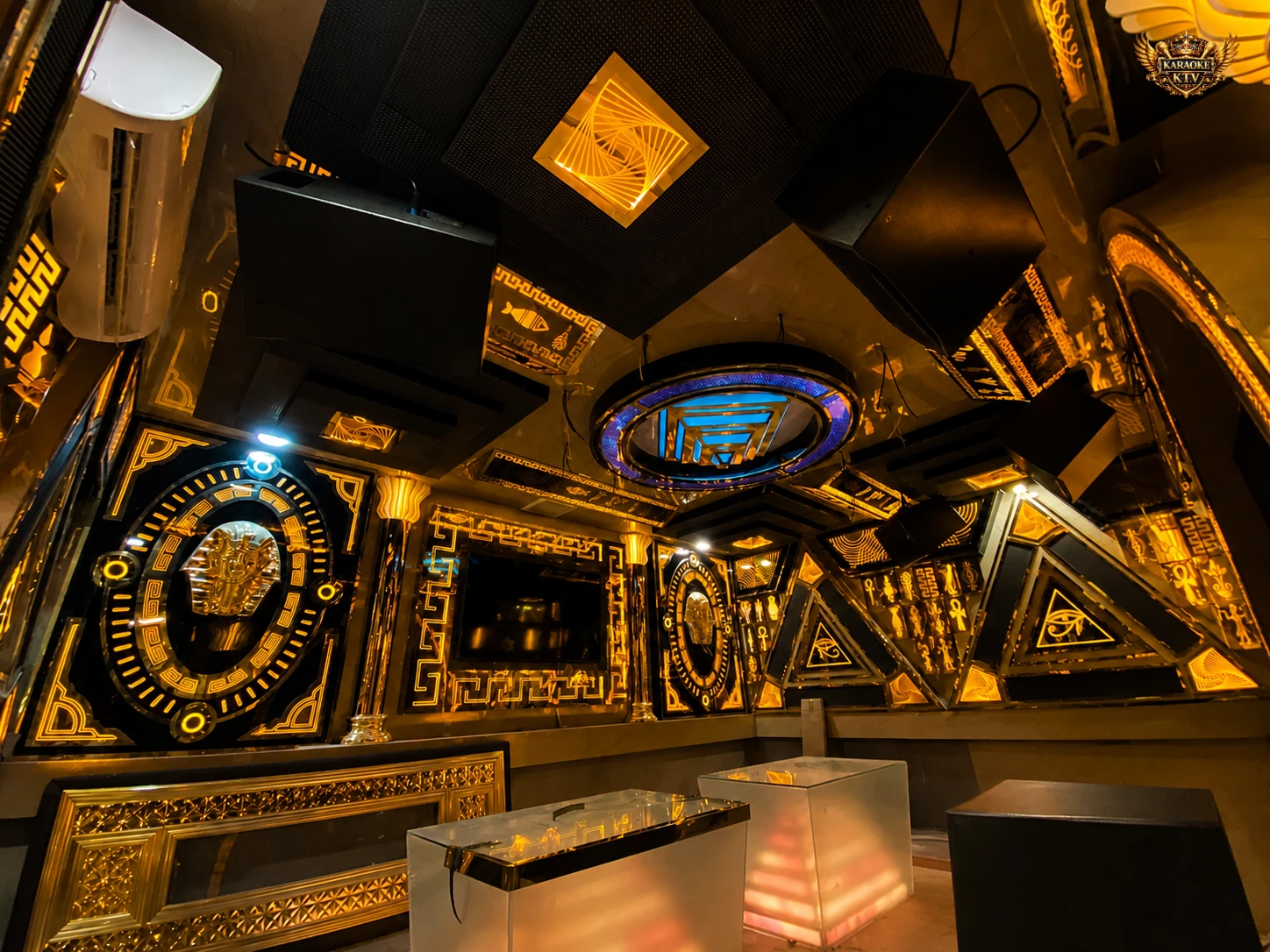 Phòng VIP Karaoke Heaven dành cho tiệc đông người